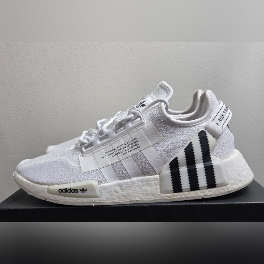 adidas nmd r1 v2 white black hp9744 size 10.5 (Rare)